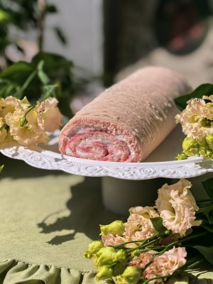 Ягодный рулет